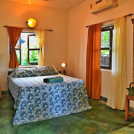 Jardin D'Ulysse & Hard Rock Bed & Breakfast Morjim Eksteriør bilde