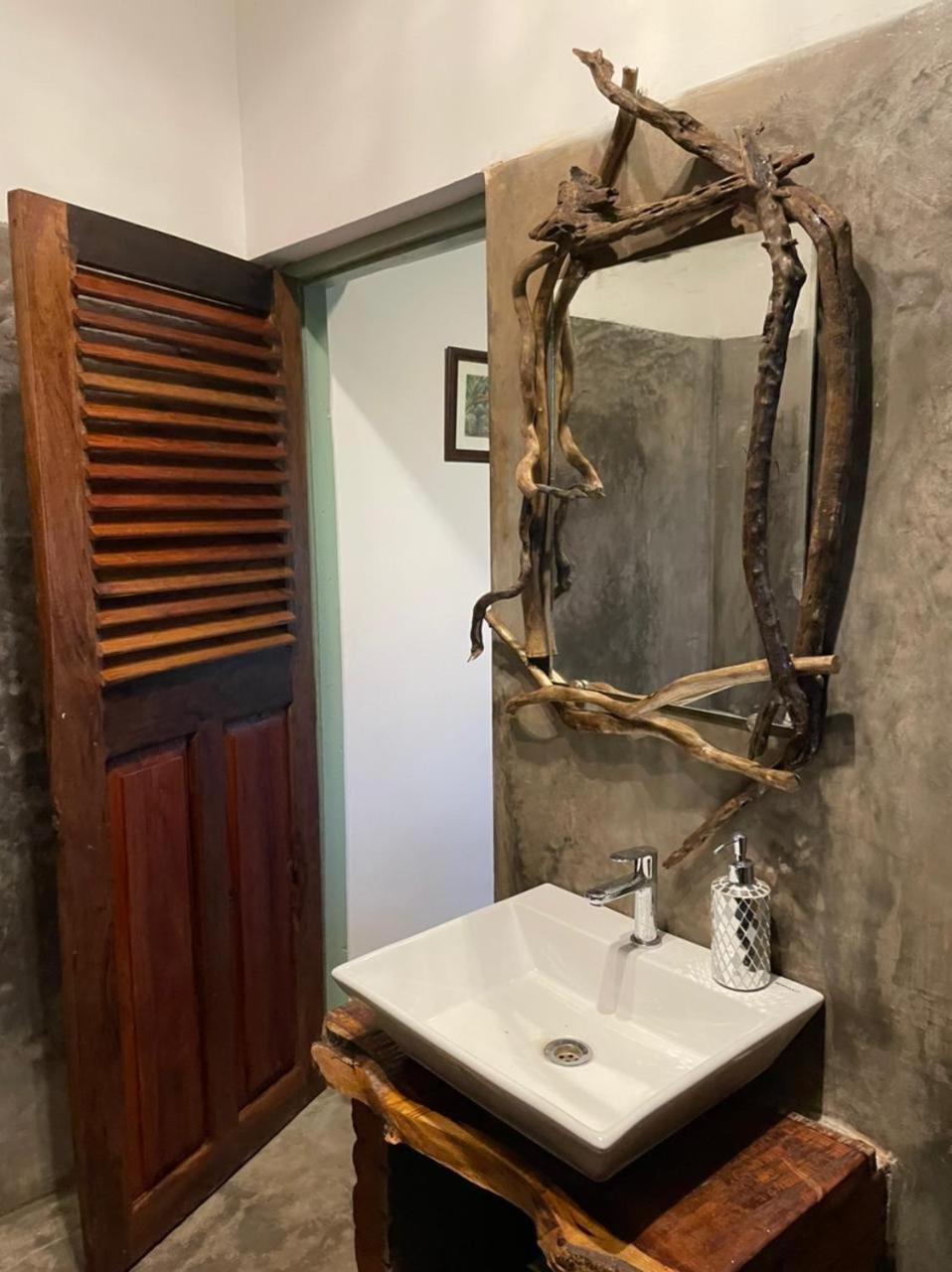 Jardin D'Ulysse & Hard Rock Bed & Breakfast Morjim Eksteriør bilde